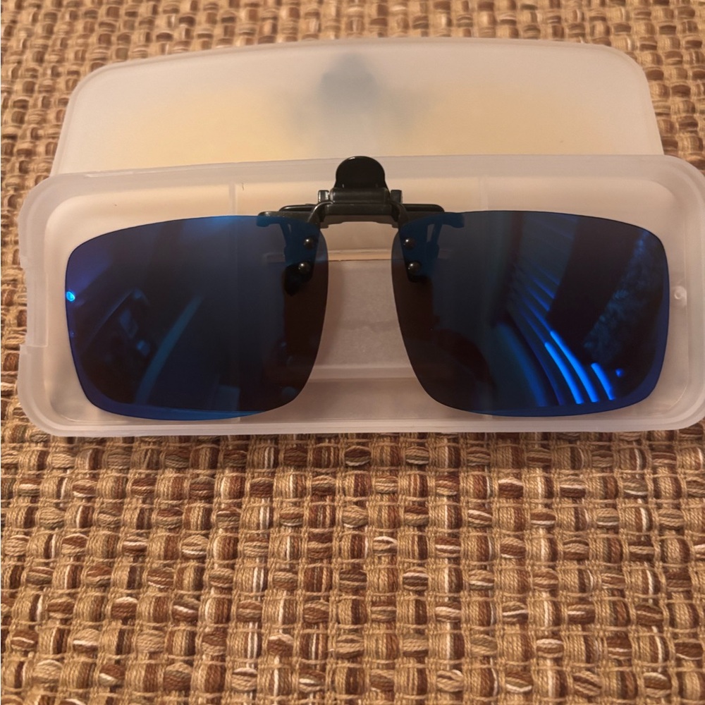 Polarized clip on sun glasses